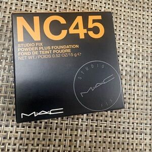 MAC Studio Fix Powder Plus Foundation - Classic Black Compact